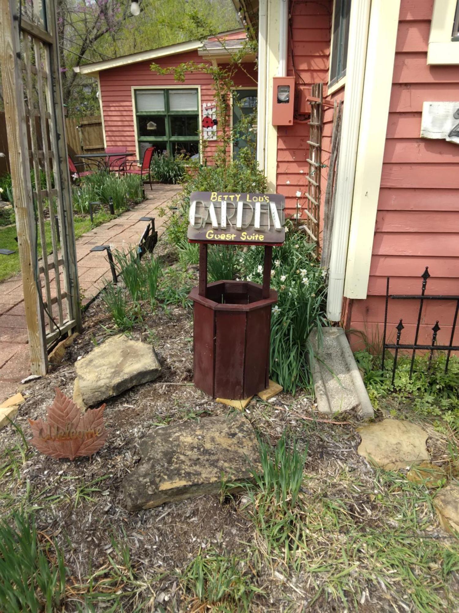 Betty Lous Garden Bed & Breakfast แนชวิลล์ ภายนอก รูปภาพ
