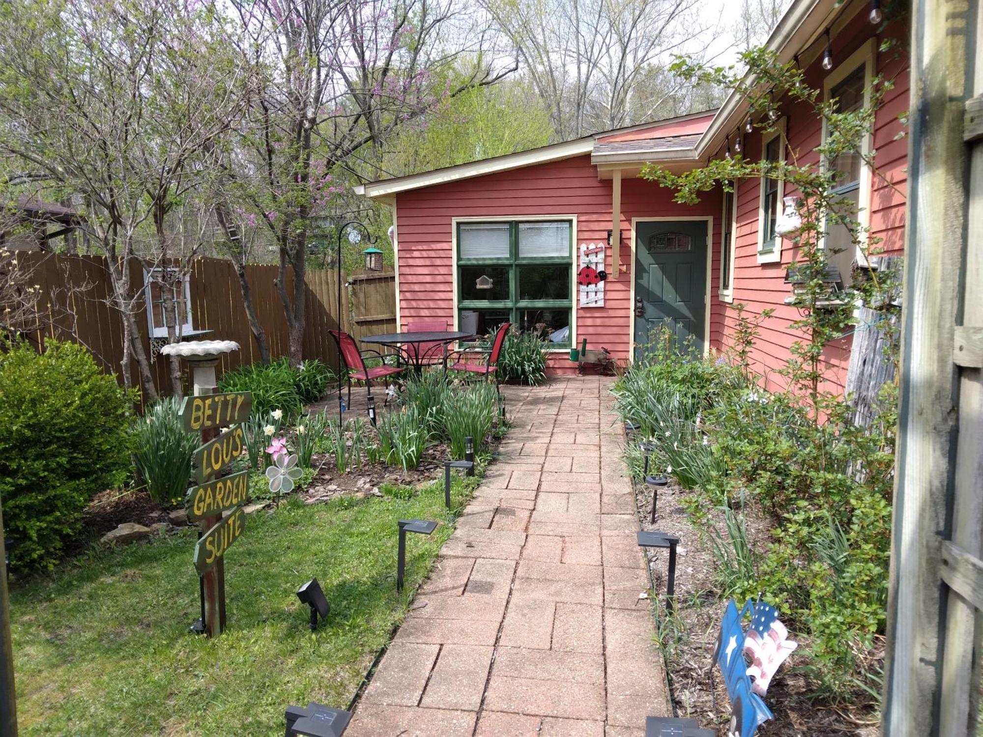 Betty Lous Garden Bed & Breakfast แนชวิลล์ ภายนอก รูปภาพ