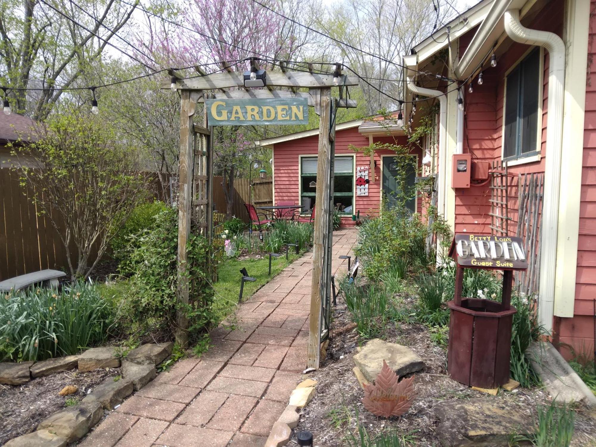 Betty Lous Garden Bed & Breakfast แนชวิลล์ ภายนอก รูปภาพ